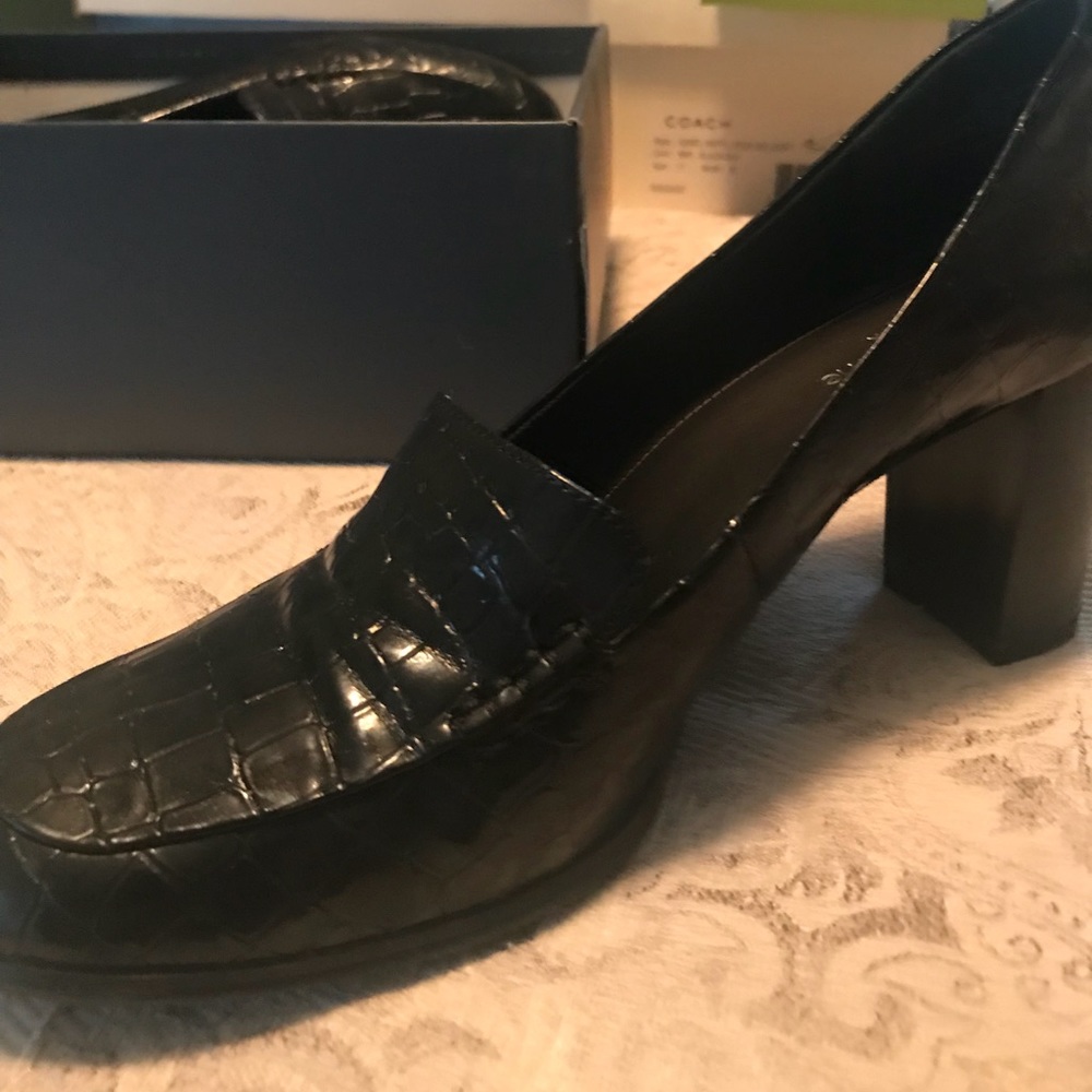 Like new 11M Liz Clairborne faux croc heels 5”
